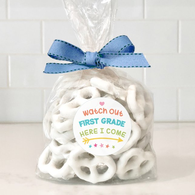 Adesivo Redondo Cuidado No Primeiro Grau Aqui Eu Vim (Watch out first grade here I come!)