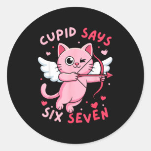 Adesivo Redondo Cupid Diz 67 Seis Sete Meme Gato Fofo Dia dos Namo