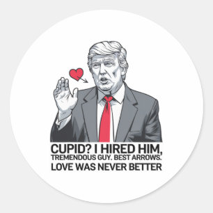 Adesivo Redondo Cupido que eu contratei Ele é um cara Tremendo Mel