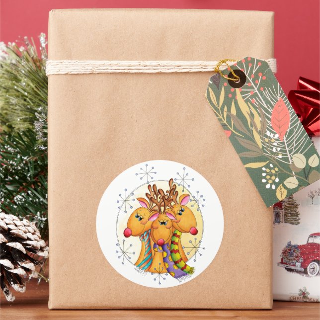 Adesivo Redondo Cute Christmas Reindeer Wearing Scarves with Stars (Feriado)