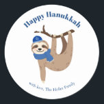 Adesivo Redondo Cute Hanukkah Sloth<br><div class="desc">Ladeira de Hanukkah bonita personalizada design.</div>