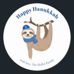 Adesivo Redondo Cute Hanukkah Sloth<br><div class="desc">Ladeira de Hanukkah bonita personalizada design.</div>