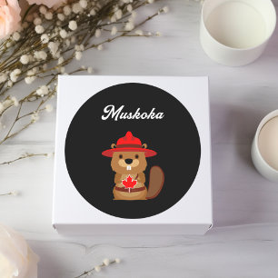Adesivo Redondo Cute Muskoka Canada Beaver com Red Hat Dark