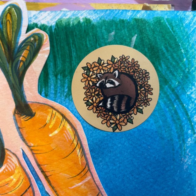 Adesivo Redondo Cute Raccoon Daisy Flower Art (Criador carregado)