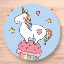 Cute Rainbow Unicorn no Cupcake de Aniversário