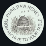 Adesivo Redondo Da Minha Colmeia À Sua Mesa Vintage Passe Logotipo<br><div class="desc">Esta bonito bifurcação com texto editável funciona lindamente como um logotipo de Boné Jar para tampas de Jar de Mel.</div>