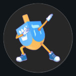 Adesivo Redondo Dabbing Dreidel Hanukkah dançando garotas Chanukah<br><div class="desc">Dabbing Dreidel Hanukkah dançando garotas Chanukah</div>