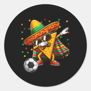 Adesivo Redondo Dabbing Nacho Sungles Jogando Futebol Cinco De May