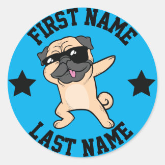 Adesivo Redondo Dabbing Tan Pug First Sobrenome