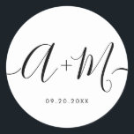 Adesivo Redondo Data de Casamento Personalizado do Script Monogram<br><div class="desc">Elevem seus detalhes de casamento com o adesivo personalizado de data de casamento do Monograma Minimalista. Este adesivo elegante e personalizado adiciona um toque de sofisticação à sua papelaria de casamento, permitindo que você mostre seu monograma e data de casamento de uma forma simples, mas impactante. O adesivo apresenta um...</div>