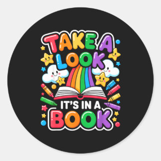 Adesivo Redondo Dê uma olhada em um livro kindergarten bookworm