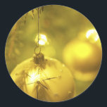 Adesivo Redondo Decoração da Árvore de Férias Dourada<br><div class="desc">Decoração da Árvore de Férias Dourada</div>