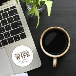 Adesivo Redondo Deixe-me perguntar à minha esposa engraçado person