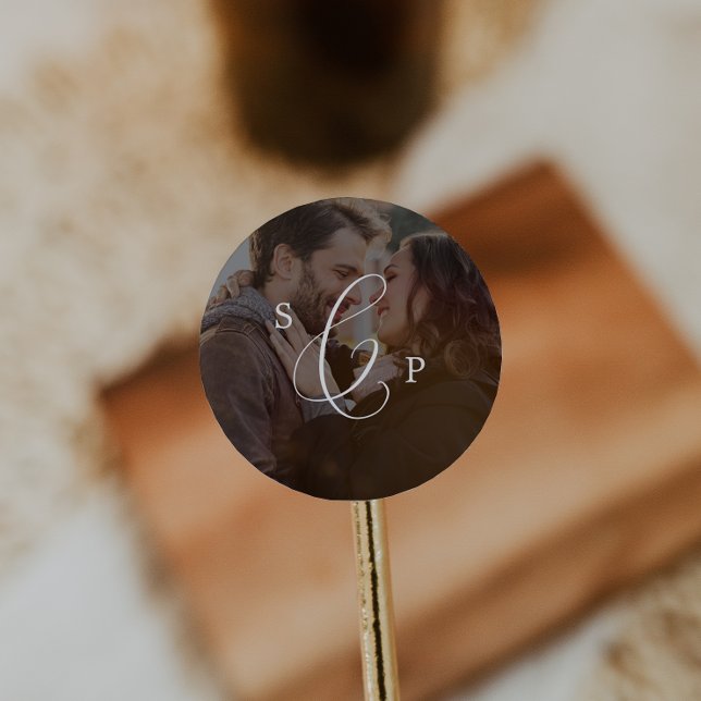 Adesivo Redondo Delicar Selo de Envelope de Foto Escuro Monograma (Criador carregado)