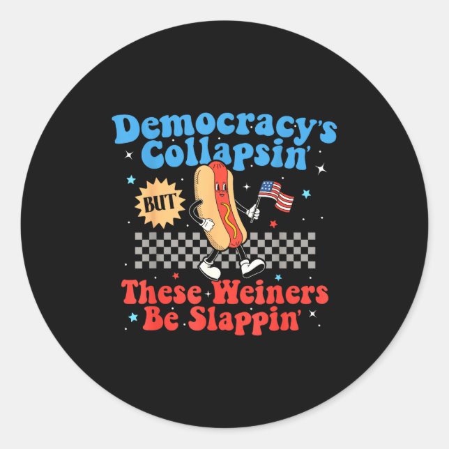 Adesivo Redondo Democracy Is Collapsing But These Wieners Be Slapn (Frente)