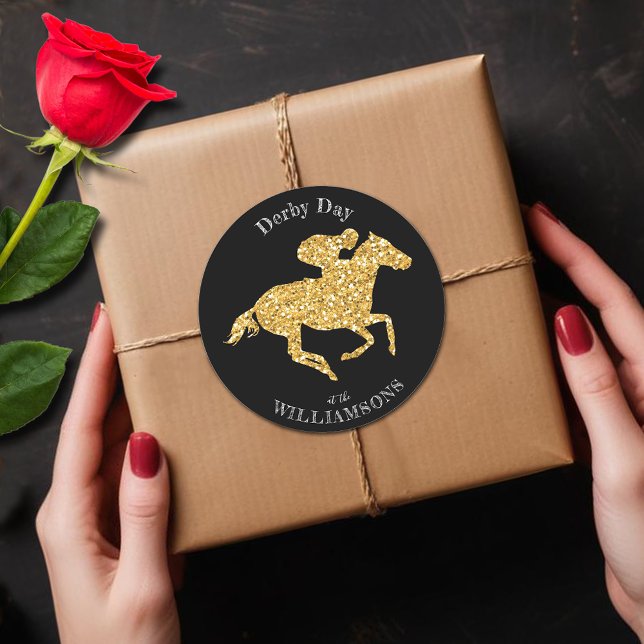 Adesivo Redondo Derby Dourado Cavalo de Corrida a Preto (Gold Glitter Race Horse on Black Derby Classic Round Stickers)