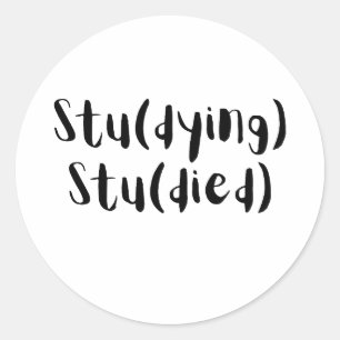Adesivo Redondo Design de Estudante Engraçado Stu(Morrendo) Stu(Mo