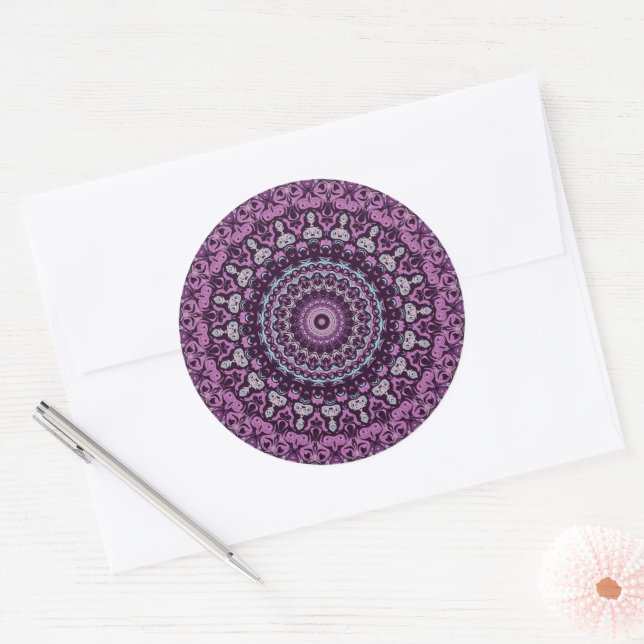 Adesivo Redondo Design de Padrão de Mandala Roxo e Lavanda (Envelope)