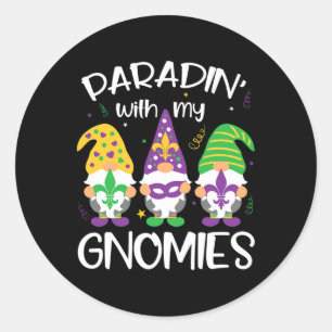 Adesivo Redondo Desligando Com Meus Gnomos Engraçado Mardi Gras No