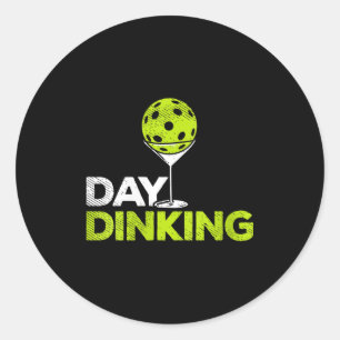 Adesivo Redondo Dia das mulheres bebendo pickleball divertido pick