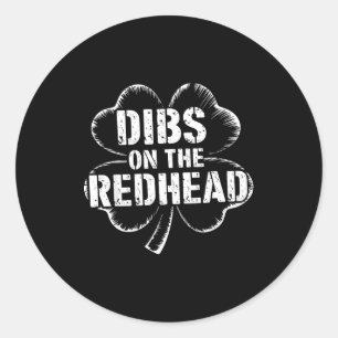 Adesivo Redondo Dibs no shamrock ruivo para um divertido dia de Sã