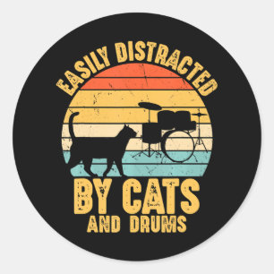 Adesivo Redondo Distraído facilmente por gatos e tambores Música E