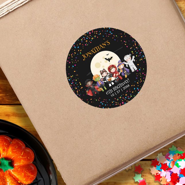 Adesivo Redondo Diversão das crianças do Halloween Festa de aniver (Fun Halloween Kids Costume Birthday Party Classic Round Sticker)
