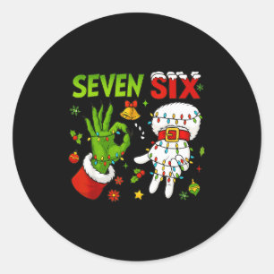 Adesivo Redondo Divertido Seis Sete 67 Meme 6 7 Natal Elfo Mão Men