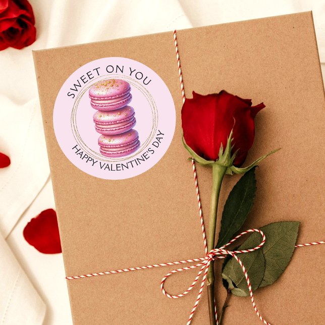 Adesivo Redondo Doce no seu Feliz dia de os namorados Macaron (Sweet on You Valentine's Day sticker, but can be used for other events or baking packaging.)