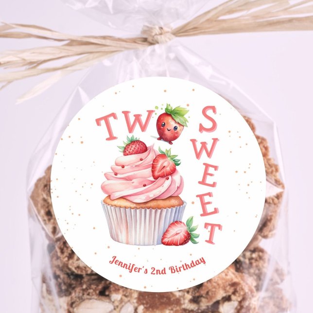 Adesivo Redondo DOIS Bons! Segundo aniversário de morango rosa (Criador carregado)