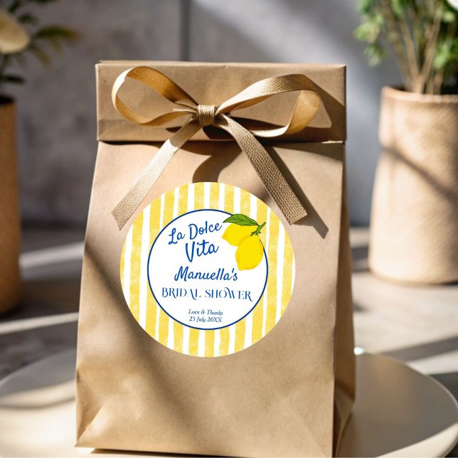 Adesivo Redondo Dolce vita limões amarelos Chuveiro de noiva itali (Dolce vita yellow stripes Lemons Italian bridal shower personalized favor Stickers)