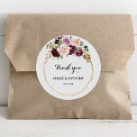 Adesivo Redondo Dourada Geométrica Burgundy Floral Obrigado<br><div class="desc">Esse obrigado floral de burgômetros de ouro que você prefere um adesivo redondo clássico é perfeito para um casamento rústico. O design apresenta buquês de flores elegantes, verdes, esbranquiçados, roxos, vermelhos e burlões desenhados à mão, adorando quadros geométricos dourados, classe inspiradora e beleza. Faça com que a etiqueta do adesivo...</div>