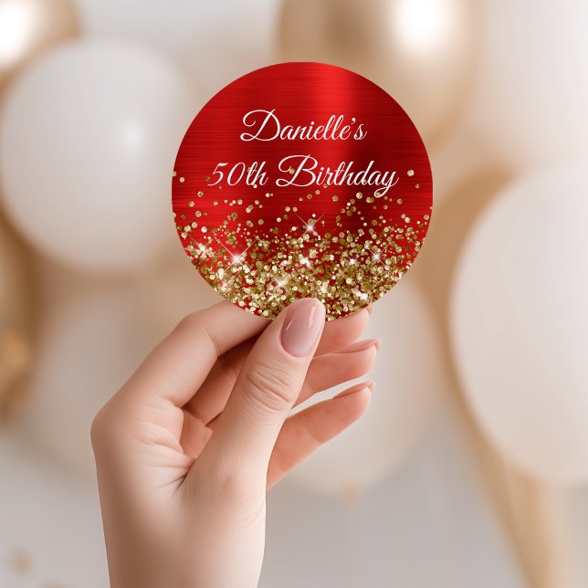 Adesivo Redondo Dourado brilho e folha vermelha 50º aniversário (Gold Glitter and Red Foil 50th Birthday Classic Round Sticker)