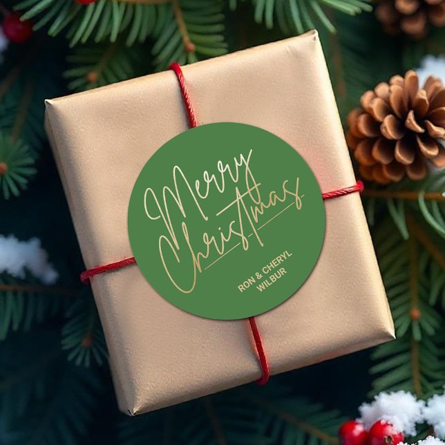 Adesivo Redondo Dourado roteiro Feliz Natal em Verde (Merry Christmas in gold script on green 3" round stickers)
