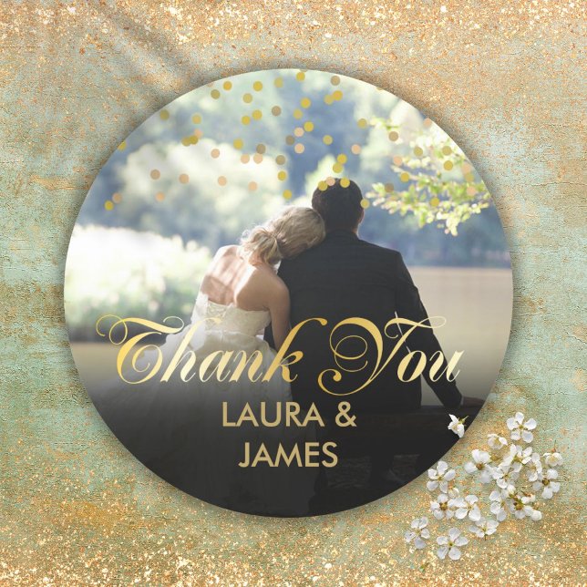 Adesivo Redondo Dourado Script de Confetti de Foto Personalizado O (Personalized Photo Gold Confetti Script Thank You Classic Round Sticker)