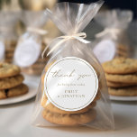 Adesivo Redondo Dourado texto de champanhe Casamento Obrigado<br><div class="desc">Dourado Texto de Champagne Casamento Obrigado. Um design tipográfico moderno para seus favores de casamento,  com tipografia de na moda set para Obrigado. Personalize facilmente o resto do texto.</div>