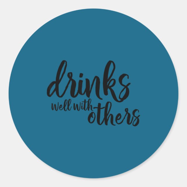 Adesivo Redondo Drinks Well With Others Quote Funny Saying Gift  (Frente)