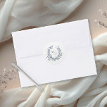 Adesivo Redondo Dusty Blue Leafy Crest Monograma Logotipo de Casam<br><div class="desc">Crie seu próprio logo do casamento com esta moderna e elegante crista de casamento de folha e um modelo de texto para personalizar com a noiva e as iniciais do noivo. Esta simples design moderna adiciona algo azul aos favores de casamento, envelopes e outros itens de casamento. Com simplicidade clássica,...</div>