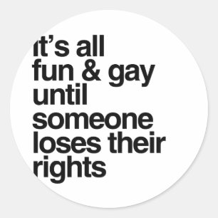 Adesivo Redondo É TUDO DIVERTIDO E GAY ATÉ -.png