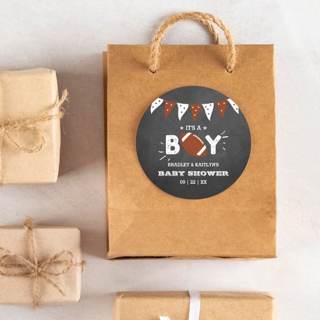 Adesivo Redondo É um menino! Chá de fraldas de Futebol Themed Co-e (Criador carregado)