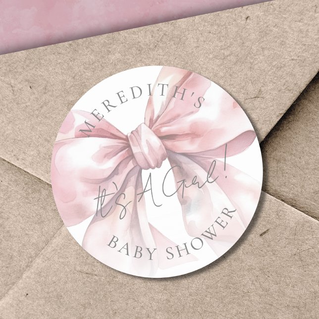 Adesivo Redondo É uma Menina Chaveirinho Rosa Festa de Bebê (It's A Girl Pink Bow Baby Shower Classic Round Sticker)