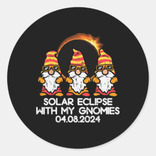 Adesivo Redondo Eclipse Solar Total Com Gnomias 04.08.2024 Homens