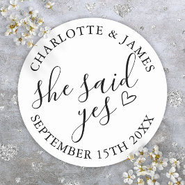 Adesivo Redondo Ela Disse Sim Festa de Noivado Preto e Branco