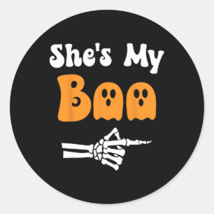 Adesivo Redondo Ela é a minha Casal de Boo Correspondente ao Dia d