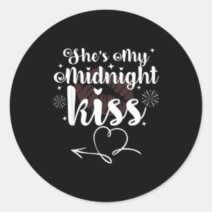 Adesivo Redondo Ela é Meu Beijo da Meia-Noite Feliz Ano Novo Casal
