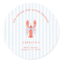 Ela Encontrou Seu Abraço de Maine Lagosta Costeira