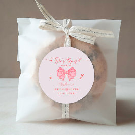 Adesivo Redondo Ela Está Fazendo o Nó Rosa Bege Chuveiro de Noiva 