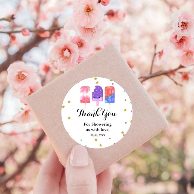 Adesivo Redondo Ela está pronta para Chá de fraldas pop (Criador carregado)