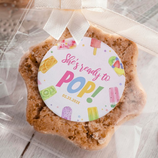 Adesivo Redondo Ela está pronta para o Chá de fraldas de Pop (Criador carregado)