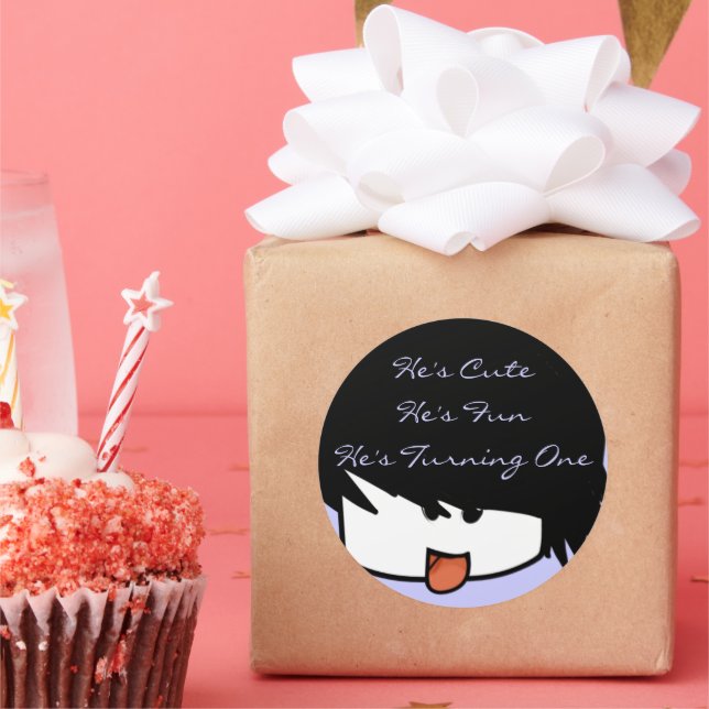 Adesivo Redondo Ele é bonito, é um que está virando um (Festa)